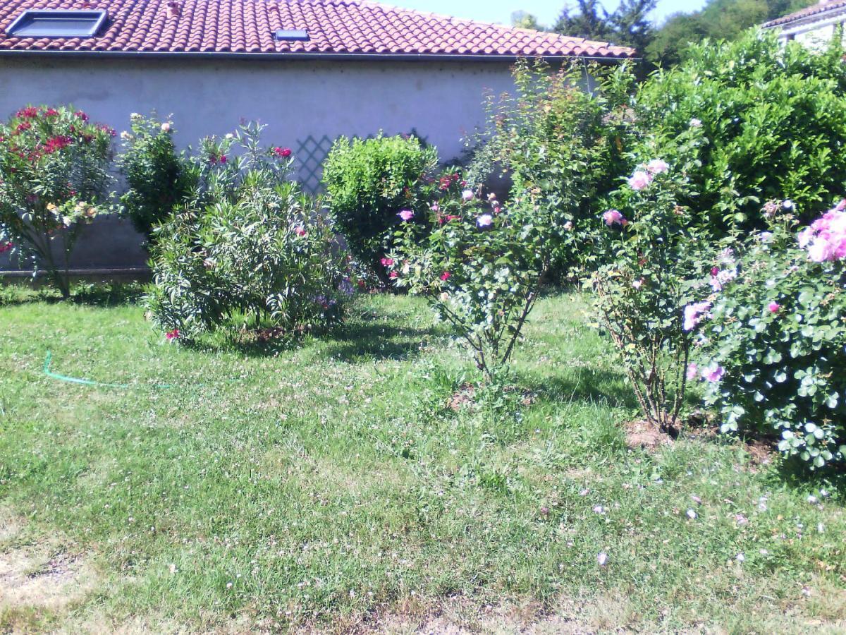 Maison d'hôtes l'Ancien Patronage à Caumont-sur-Garonne Extérieur photo